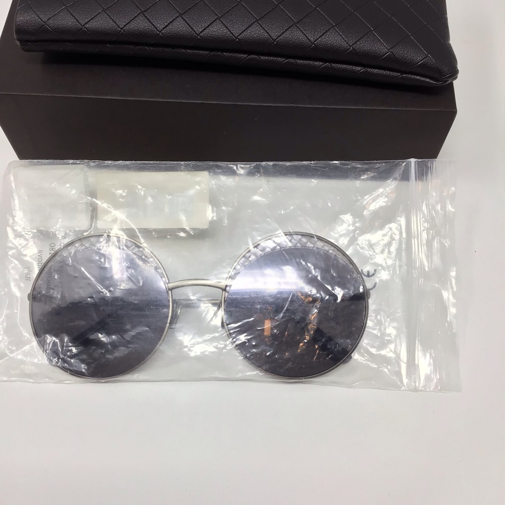 NWT Bottega Veneta Silver Grey Round Sunglasses - Picture 11 of 11